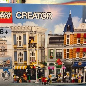 LEGO Creator Expert Assembly Square 10255 Modular Buildings 4002 Pieces